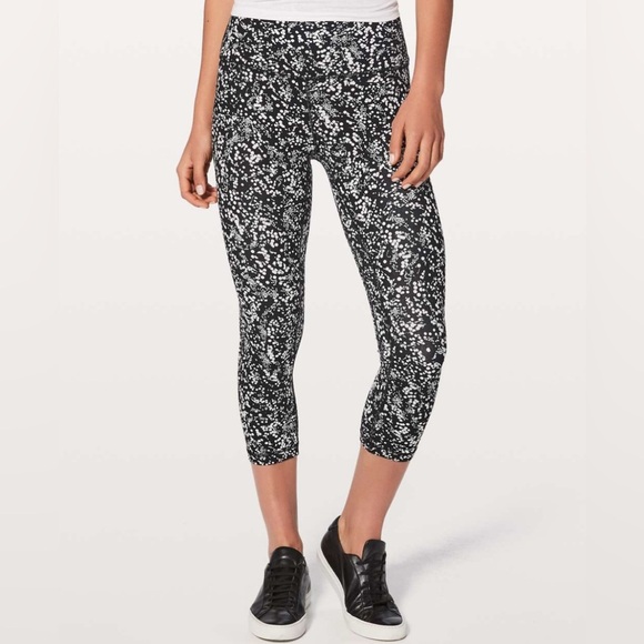 RARE Lululemon Align Leggings 25” - Chirasu Black, Size 6 - Picture 3 of 10